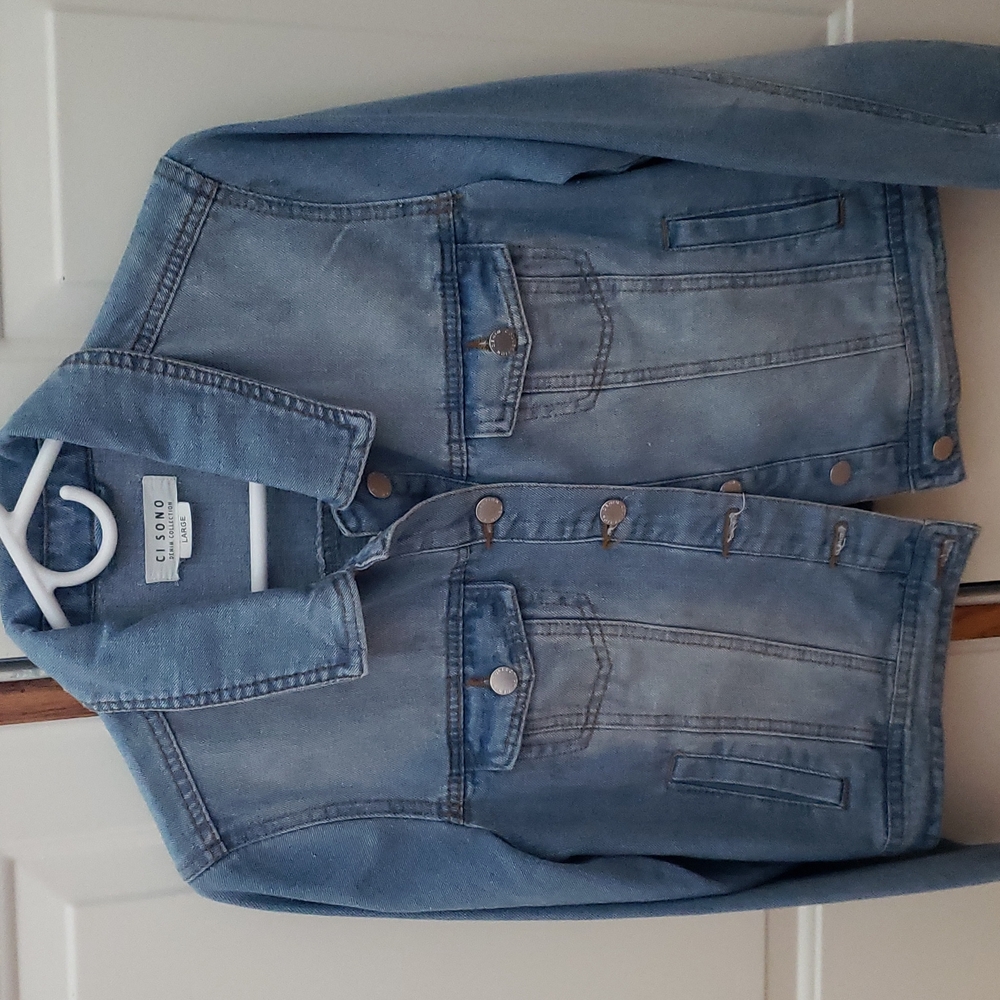Brand new never worn womens jean jacket made CI SONO denim collection L/Medium